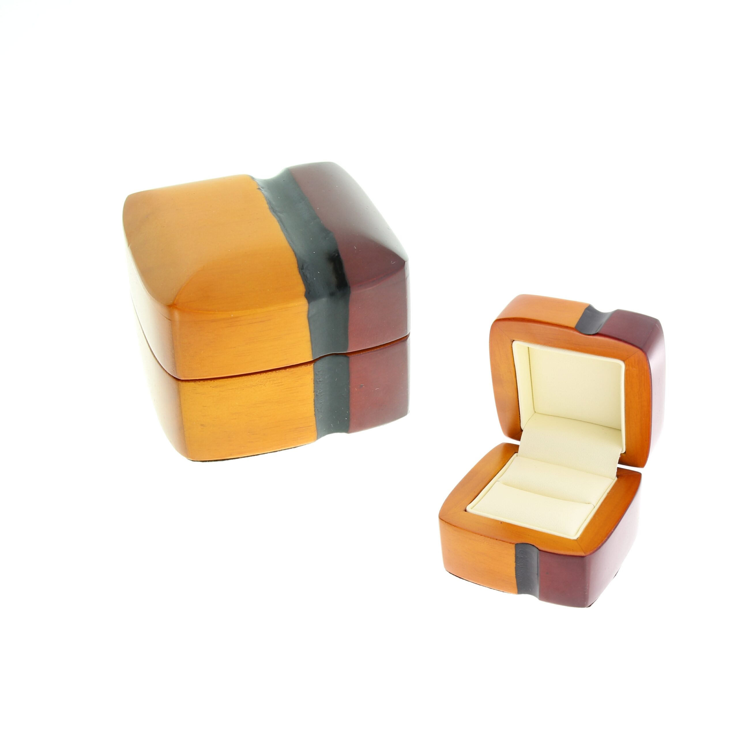 Футляр деревянный под кольцо W52-1-R1(валик)